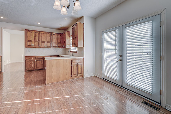 20809 W 102nd St 010