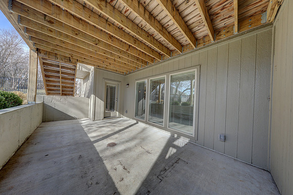20501 W 112th Terr 033