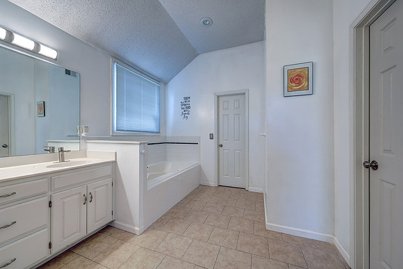 11809 W 115th St 025