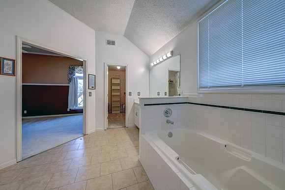 11809 W 115th St 028
