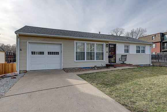 5732 OUtlook St 002