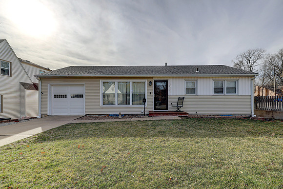 5732 OUtlook St 001
