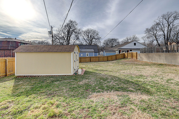 5732 OUtlook St 010