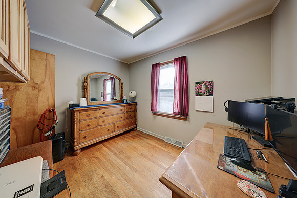 5732 OUtlook St 008