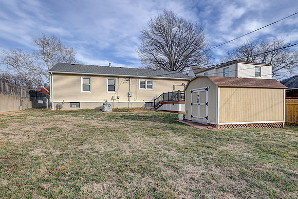 5732 OUtlook St 009