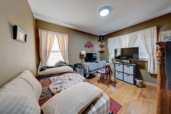 5732 OUtlook St 007