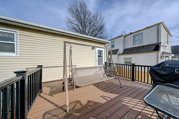 5732 OUtlook St 011
