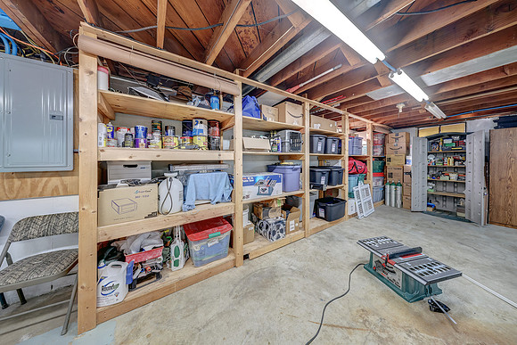 5732 OUtlook St 017