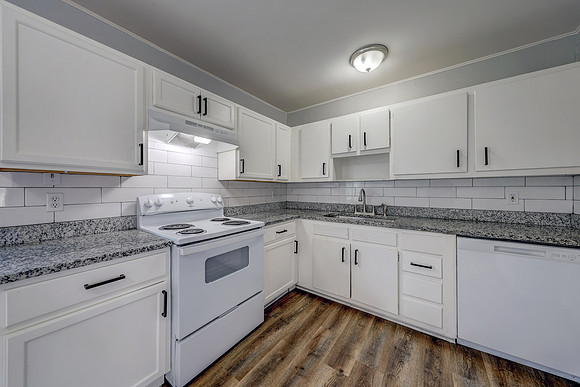 8300 E 112th St 005