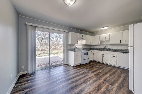 8300 E 112th St 003
