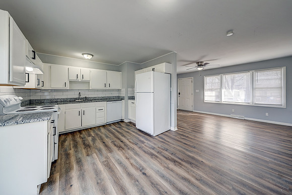 8300 E 112th St 004
