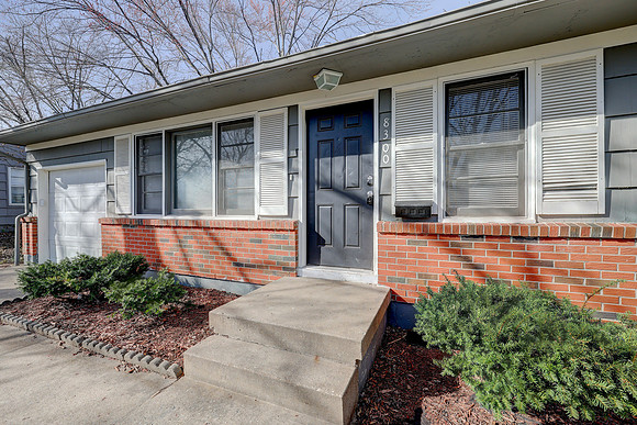 8300 E 112th St 015