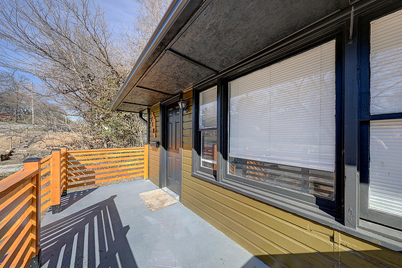 718 E Gudgell St 003
