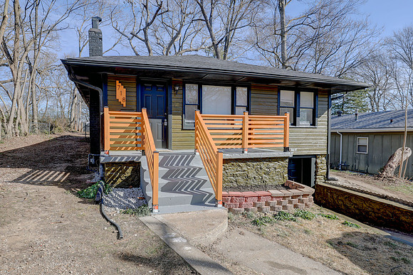 718 E Gudgell St 002