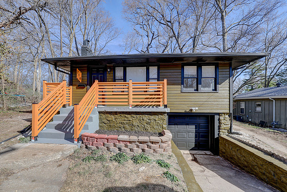 718 E Gudgell St 001