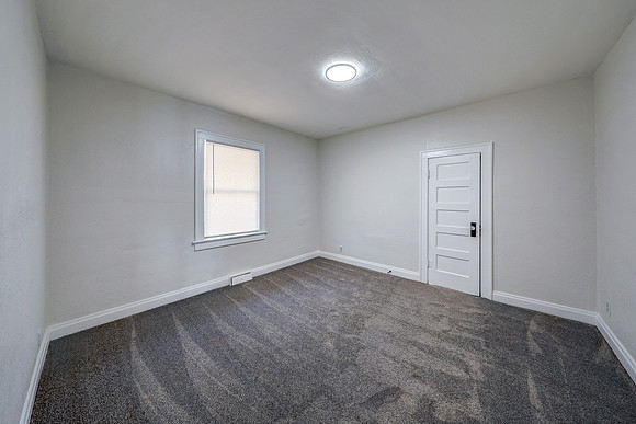 718 E Gudgell St 008