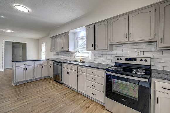 718 E Gudgell St 009