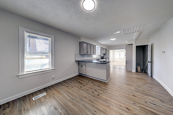 718 E Gudgell St 014