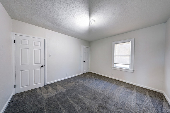 718 E Gudgell St 015