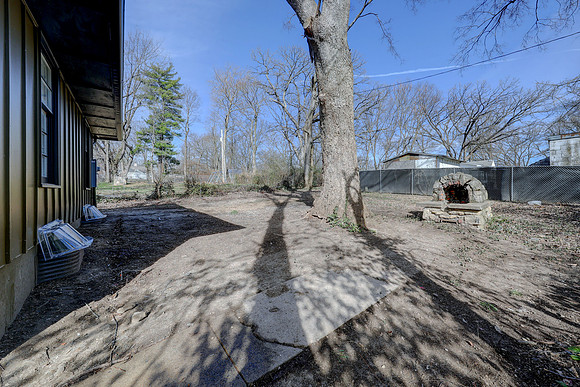 718 E Gudgell St 023