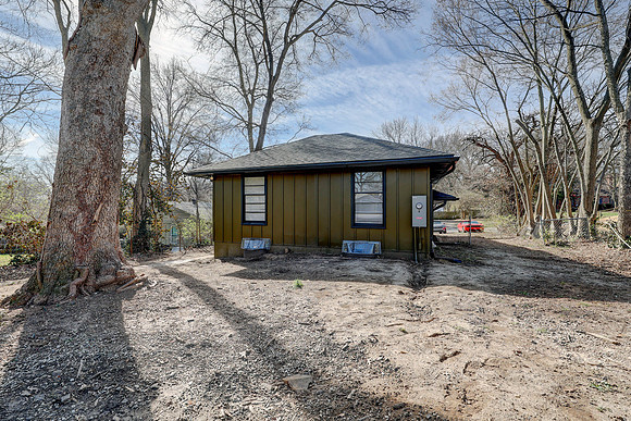 718 E Gudgell St 024