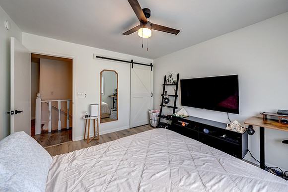 6527 Halsey St 024
