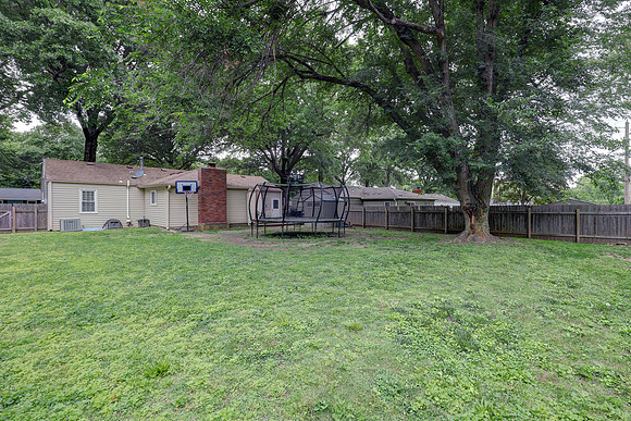 8725 Stearns Ave 021