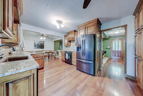 8201 W 97th Terr 008