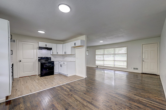 7800 E 108th St 003