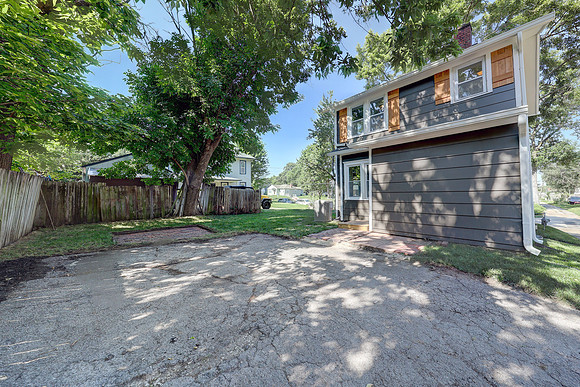 20260708 226 S Chestnut St 004