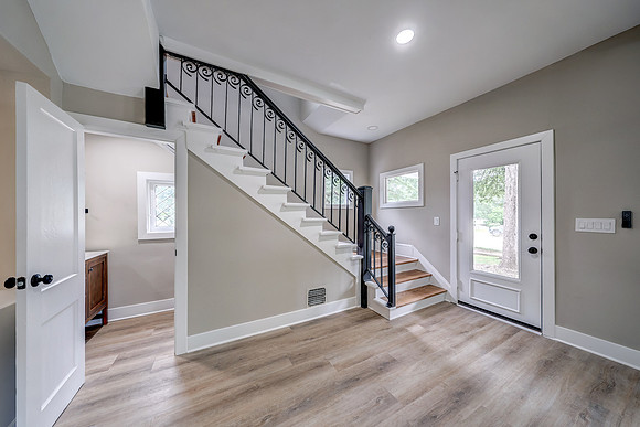 10015 Johnson Dr 008