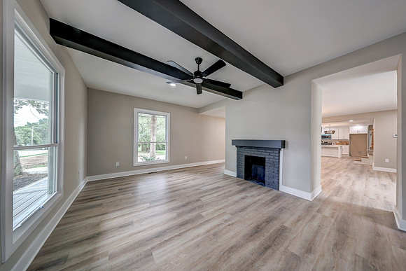 10015 Johnson Dr 009