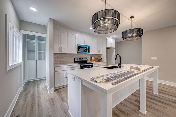 10015 Johnson Dr 014