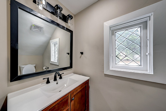 10015 Johnson Dr 011