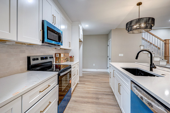 10015 Johnson Dr 016