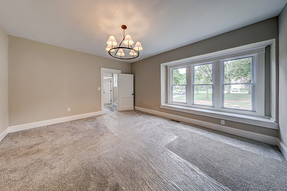 10015 Johnson Dr 021
