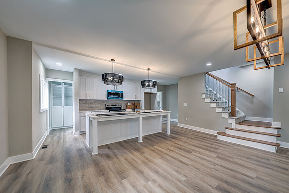 10015 Johnson Dr 024