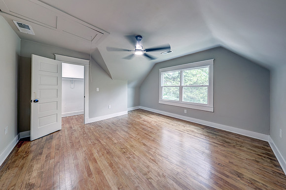 10015 Johnson Dr 025