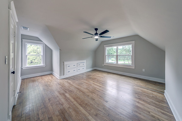 10015 Johnson Dr 027