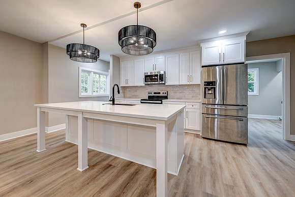 10015 Johnson Dr 042