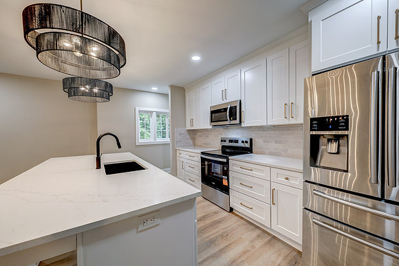 10015 Johnson Dr 044