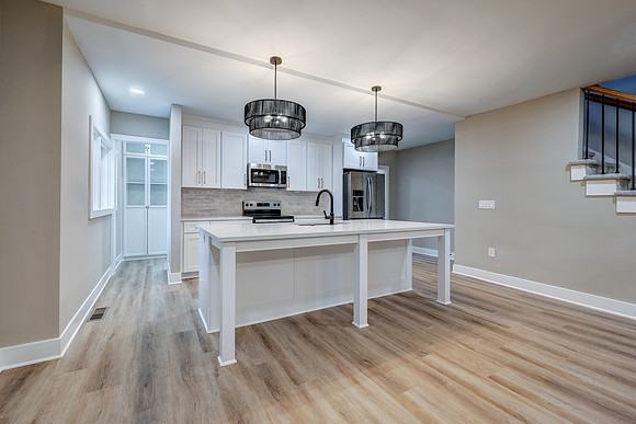 10015 Johnson Dr 041