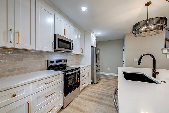 10015 Johnson Dr 046