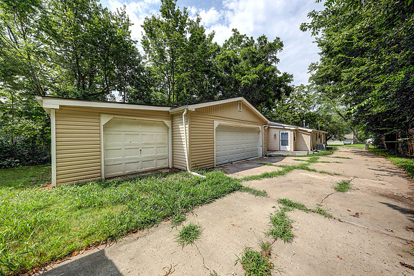 8143 Ditzler Ave 006
