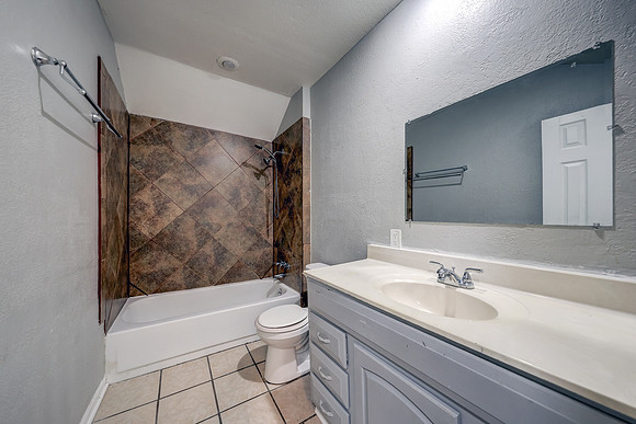 8143 Ditzler Ave 015