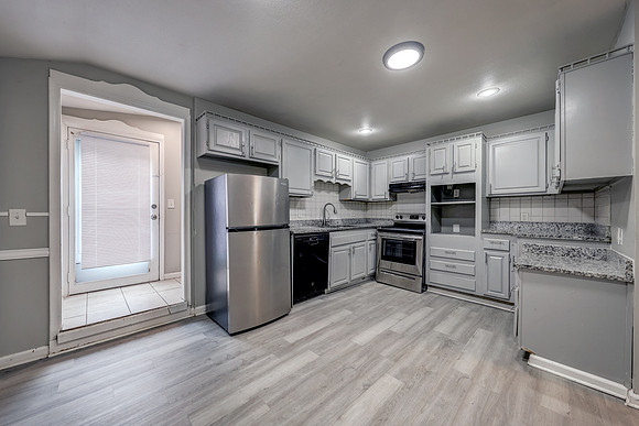 8143 Ditzler Ave 016