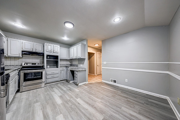 8143 Ditzler Ave 017