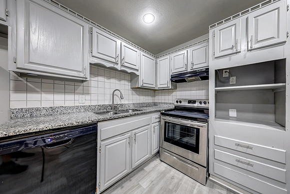 8143 Ditzler Ave 018