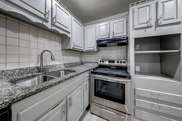 8143 Ditzler Ave 019