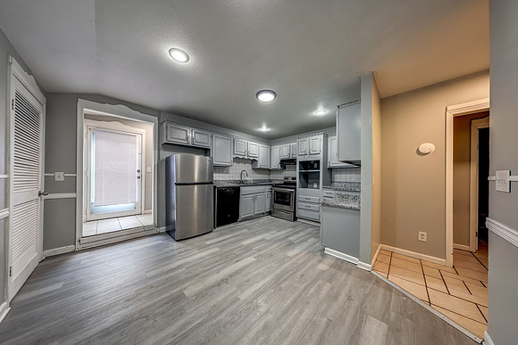 8143 Ditzler Ave 021